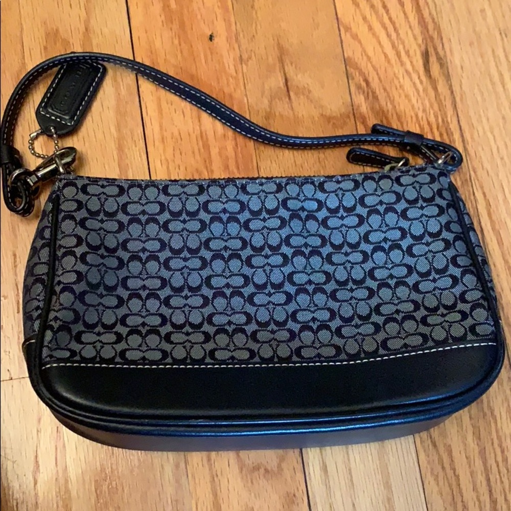 Coach Purse ; Signature Purse